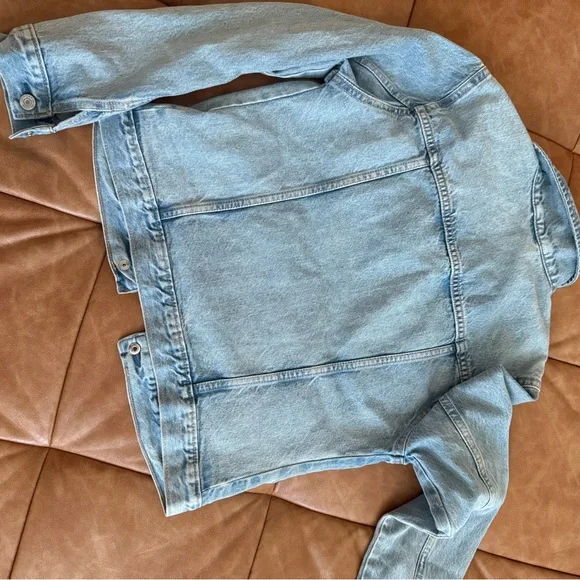 GAP Jean Jacket - Picture 2 of 4